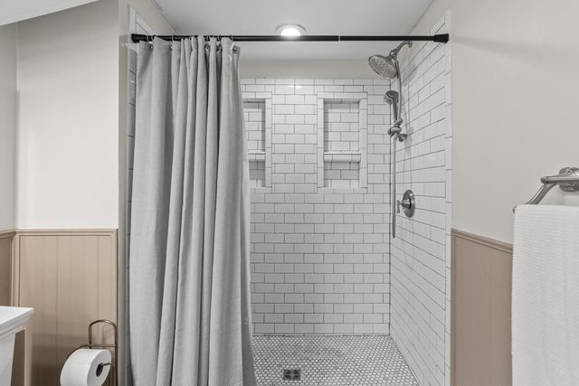 1823 Birchton Avenue, Portage City, MI 49024