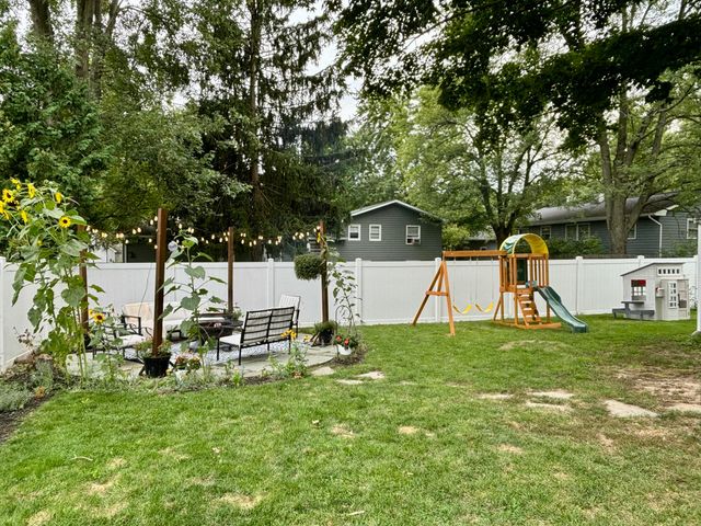 1823 Birchton Avenue, Portage City, MI 49024