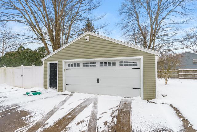 1823 Birchton Avenue, Portage City, MI 49024
