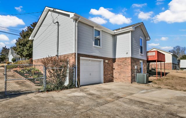 1412 McClardy Rd, Clarksville, TN 37042