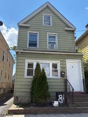 834 Rebecca Pl, Elizabeth City, NJ 07201