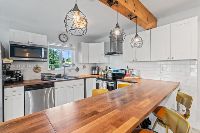 2447 Wilson St, Hollywood, FL 33020