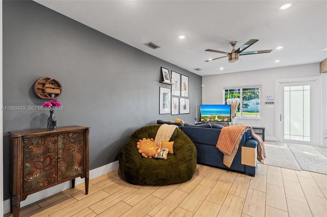 2447 Wilson St, Hollywood, FL 33020