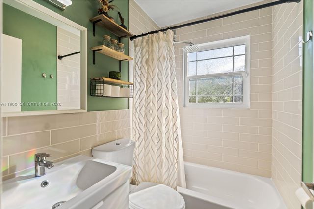 2447 Wilson St, Hollywood, FL 33020