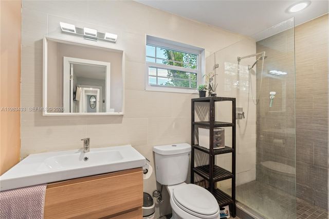 2447 Wilson St, Hollywood, FL 33020