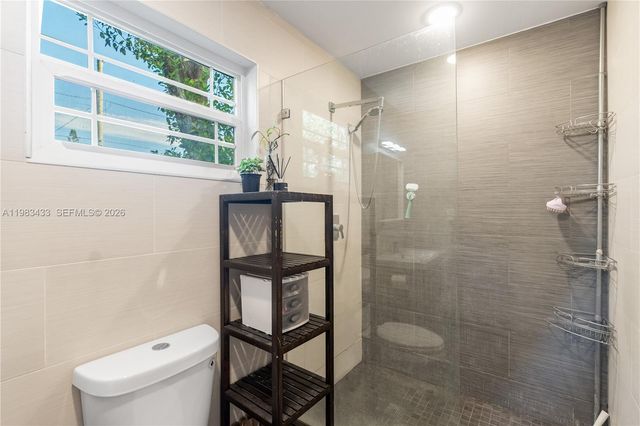 2447 Wilson St, Hollywood, FL 33020