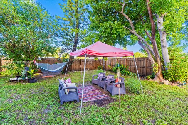 2447 Wilson St, Hollywood, FL 33020