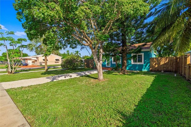 2447 Wilson St, Hollywood, FL 33020