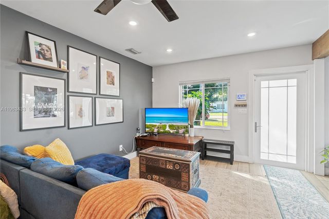 2447 Wilson St, Hollywood, FL 33020