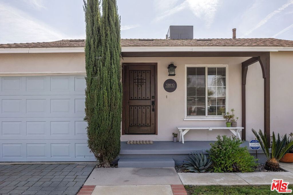 Image 4 of property listing at 13610 Bracken Street, Arleta, CA 91331