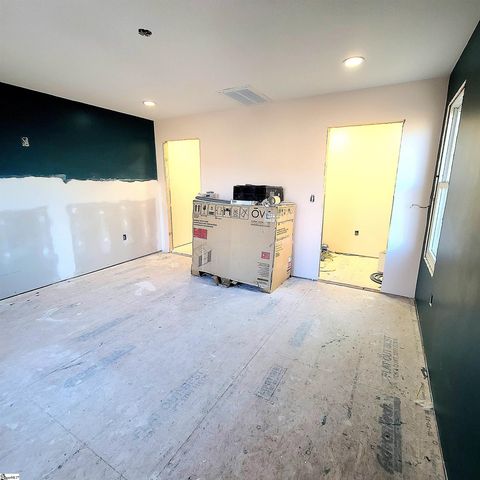 200 Dunwoody` Drive, Simpsonville, SC 29681