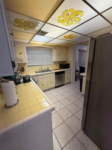 1712 SW 13th St, Miami, FL 33145