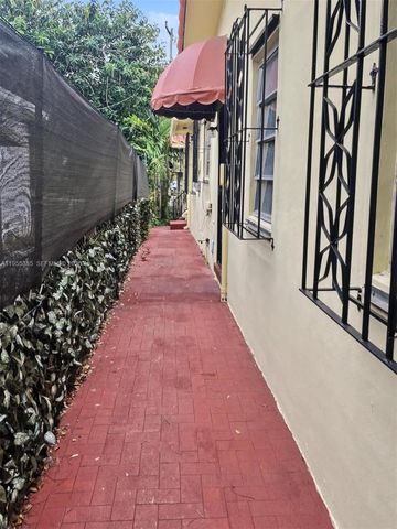 1712 SW 13th St, Miami, FL 33145