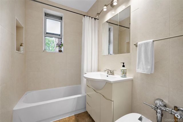 27-10 Parsons Boulevard 4B, Flushing, NY 11354