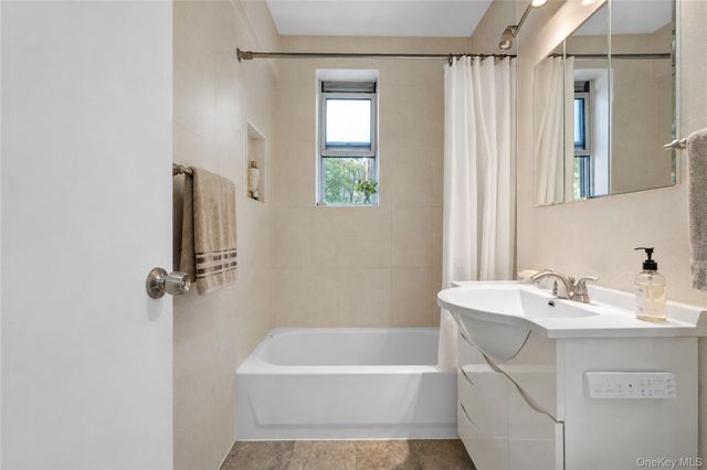 27-10 Parsons Boulevard 4B, Flushing, NY 11354