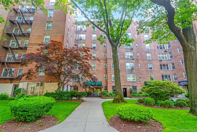 27-10 Parsons Boulevard 4B, Flushing, NY 11354