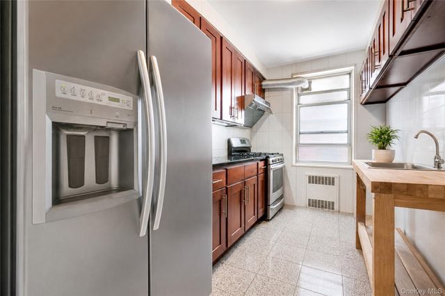 27-10 Parsons Boulevard 4B, Flushing, NY 11354