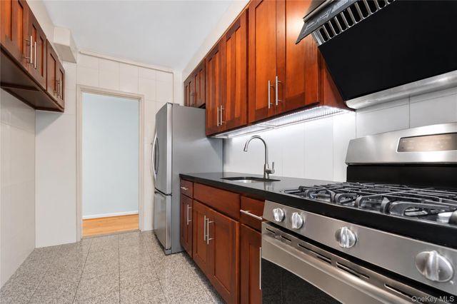 27-10 Parsons Boulevard 4B, Flushing, NY 11354