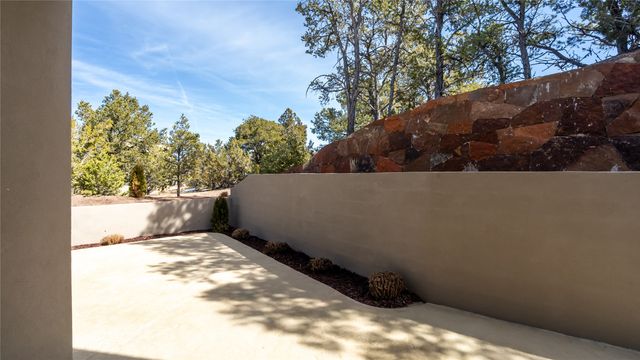 112 Valle Sereno, Santa Fe, NM 87506