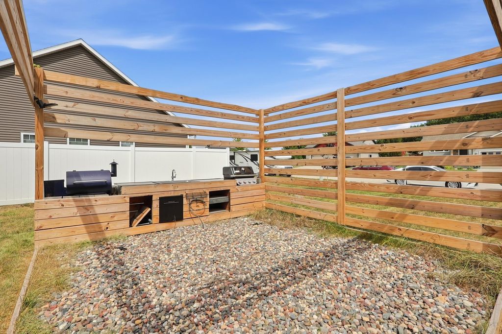 201 14th Avenue NW, Kasson, MN 55944