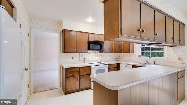 36 HARPER LN, North Wales, PA 19454