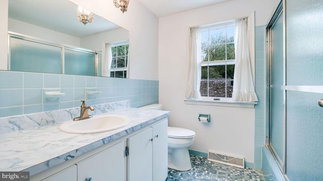 36 HARPER LN, North Wales, PA 19454