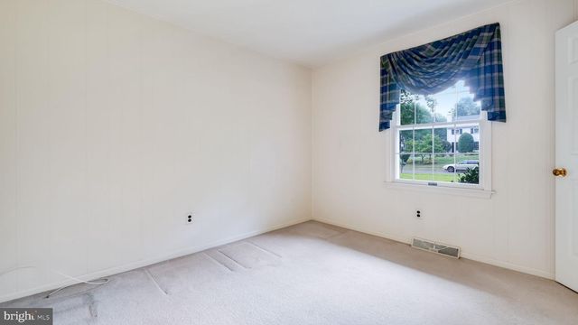 36 HARPER LN, North Wales, PA 19454