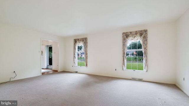 36 HARPER LN, North Wales, PA 19454