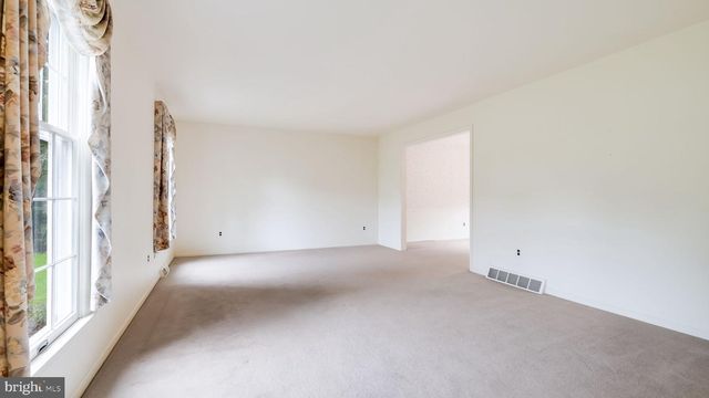 36 HARPER LN, North Wales, PA 19454