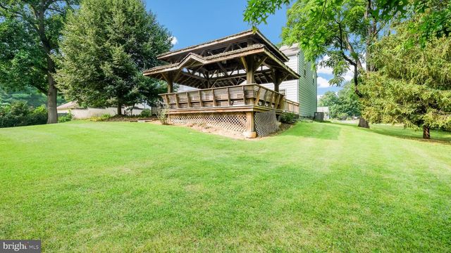 36 HARPER LN, North Wales, PA 19454