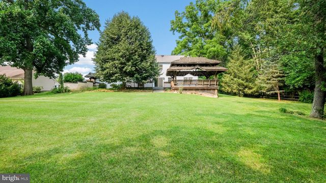 36 HARPER LN, North Wales, PA 19454