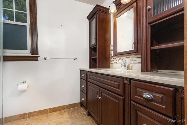 3903 Winding Way, Cincinnati, OH 45229