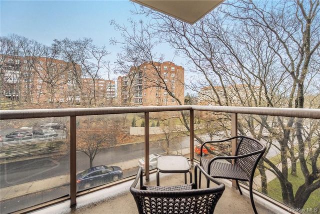 35 N Chatsworth Avenue 3V, Larchmont, NY 10538