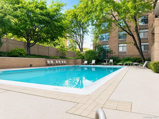 35 N Chatsworth Avenue 3V, Larchmont, NY 10538