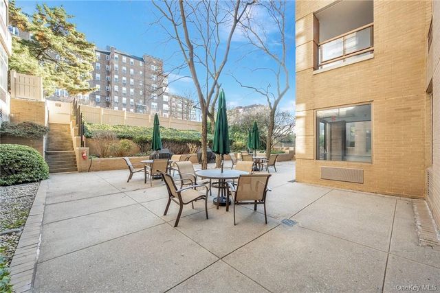 35 N Chatsworth Avenue 3V, Larchmont, NY 10538