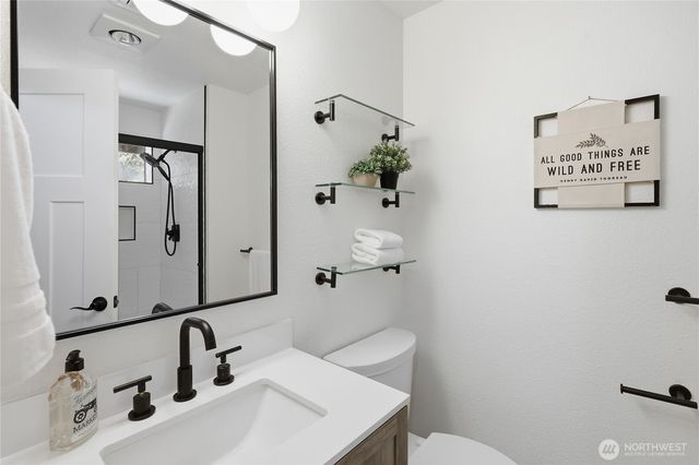 1050 NE Coco Court, Bremerton, WA 98311