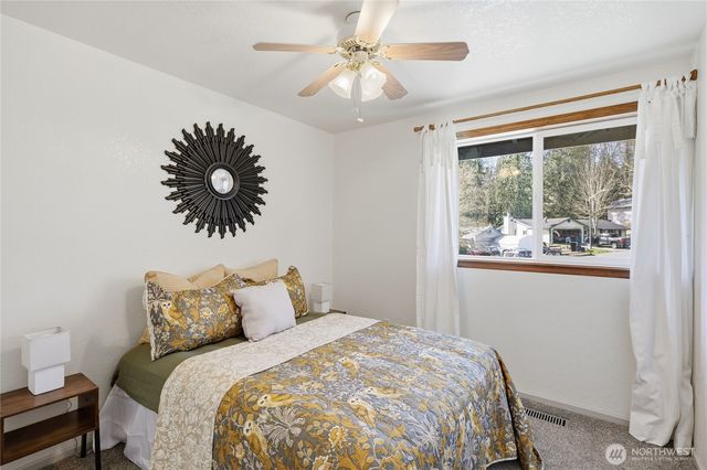 1050 NE Coco Court, Bremerton, WA 98311