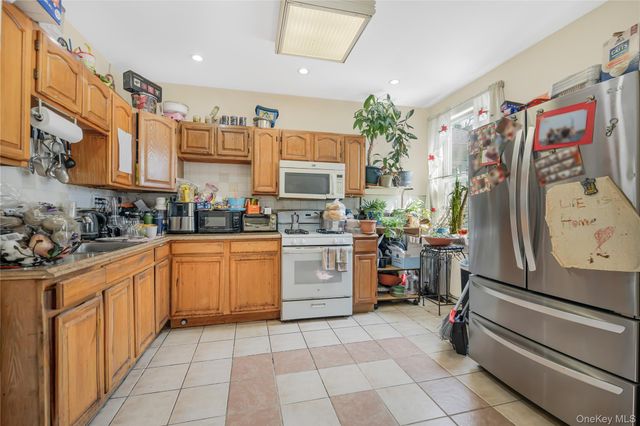 152 Livingston Avenue, Yonkers, NY 10705