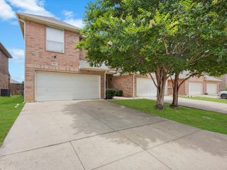 5817 Blackmon Court, Fort Worth, TX 76137