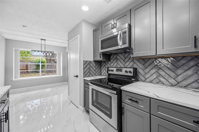 9710 Willow Wood Lane, Houston, TX 77086