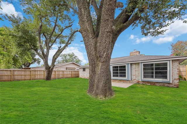9710 Willow Wood Lane, Houston, TX 77086