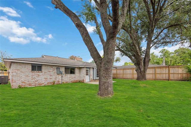9710 Willow Wood Lane, Houston, TX 77086