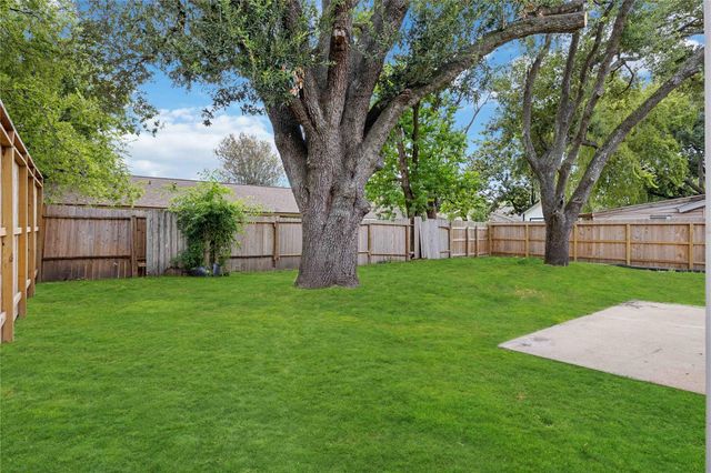 9710 Willow Wood Lane, Houston, TX 77086