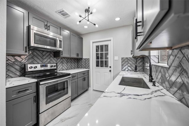 9710 Willow Wood Lane, Houston, TX 77086