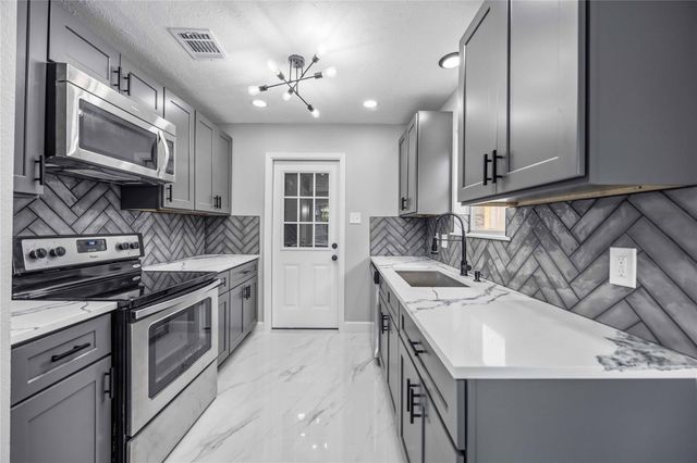 9710 Willow Wood Lane, Houston, TX 77086