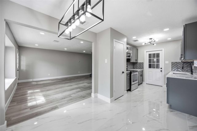 9710 Willow Wood Lane, Houston, TX 77086