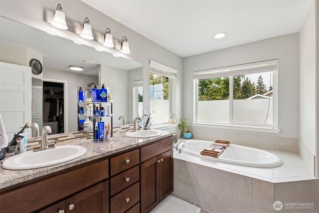 4921 Skylark Street NE, Lacey, WA 98516