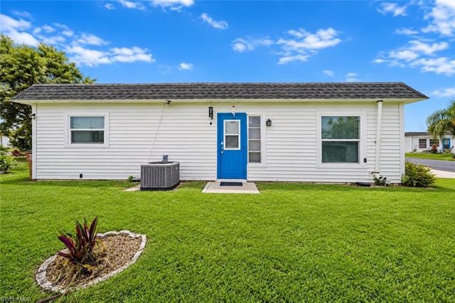37 Hamlin CT, Lehigh Acres, FL 33936