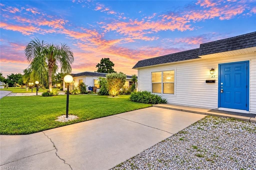37 Hamlin CT, Lehigh Acres, FL 33936