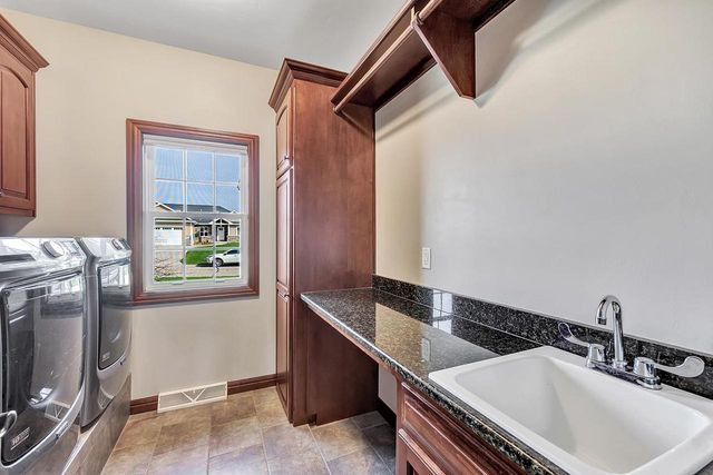 2903 BALLY BUNION LANE, Green Bay, WI 54311